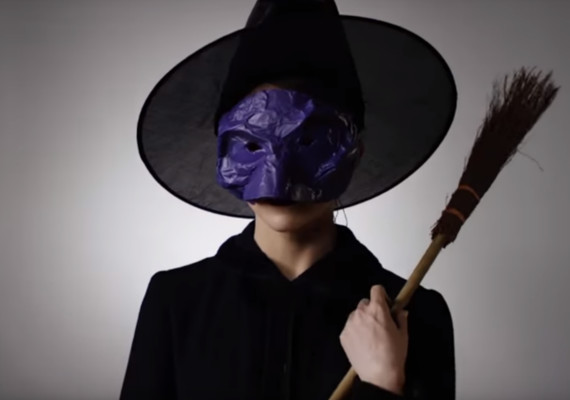Musique for Mode.com video - 100 Years of Fashion: Halloween Costumes (37 first seconds)